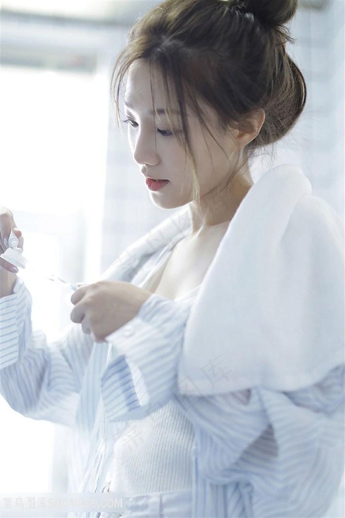 麻将桌上操大白奶子