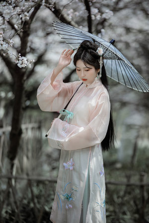 阳台顶着岳刘晓莉的肥臀推荐