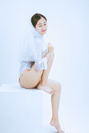 章子怡被强扒内裤揉屁股图片