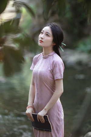 邻居的粗大让我满足