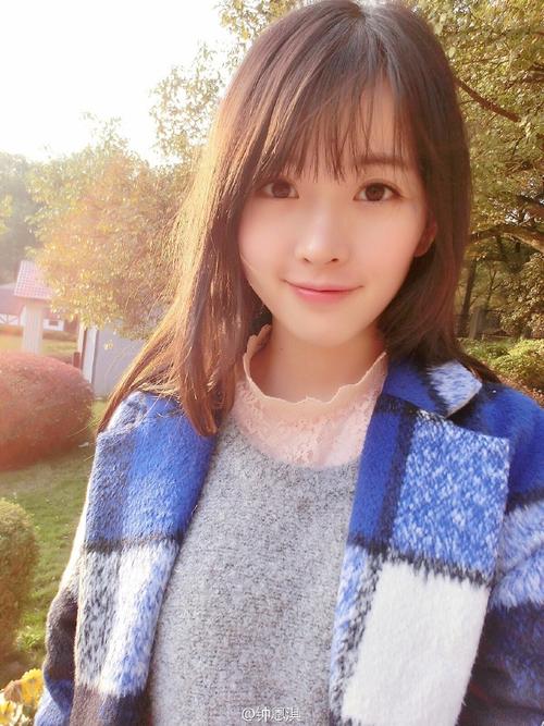 男人边吃奶边玩下面视频