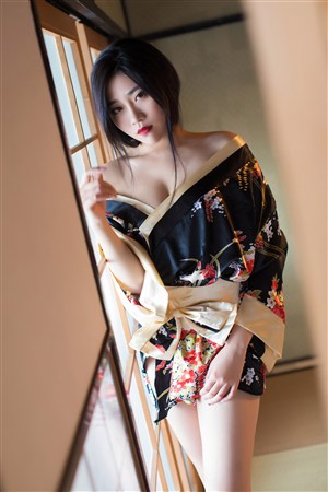 亚洲欧美制服另类国产二区