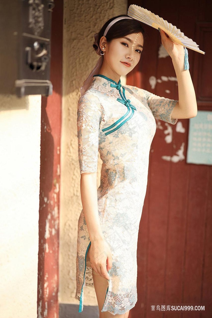 教练在车内撞了我三次